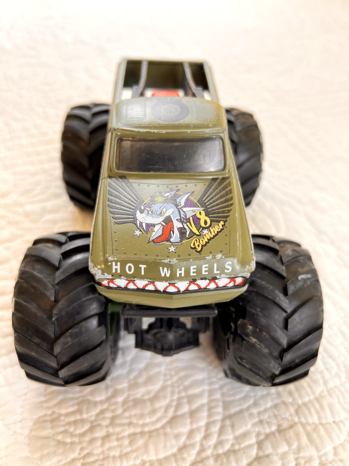 V8 BOMBER MONSTER TRUCK HOT WHEELS 2015 MATTEL LOOSE 1:24 DHY71