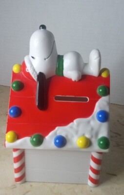 Vtg Peanuts Snoopy Dog House Coin Piggy Bank Christmas Lights Whitman's Candy Ad