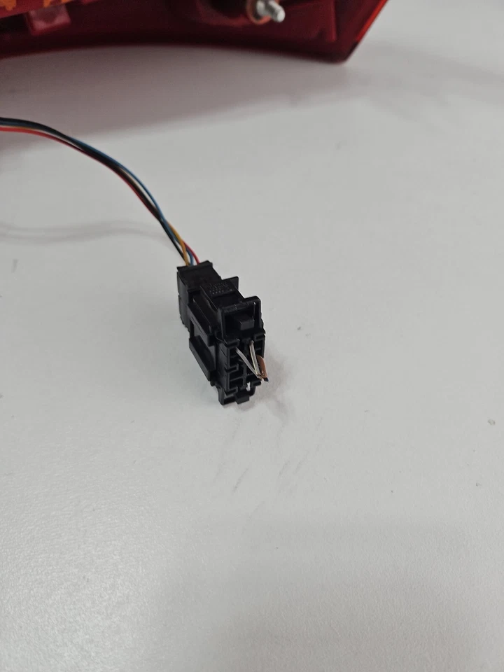 2011 Audi Q5 Driver Left Tail Light Gate Mounted 094 - Image 4 of 4