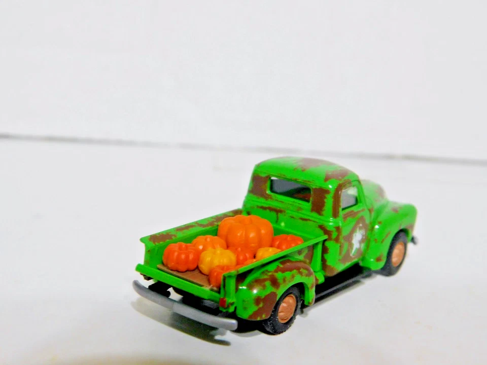 Busch 48240 1/87 1950 Chevy Pickup Farm Truck w/Pumpkins Ex Texaco Weathered NIB - Image 3 of 4
