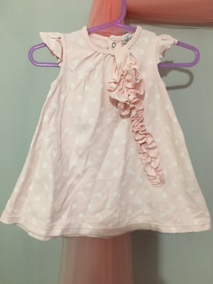 Schönes Baby Mädchen Petit Lem rosa & weiß Rosenmuster Rüschenborte Top 9m 