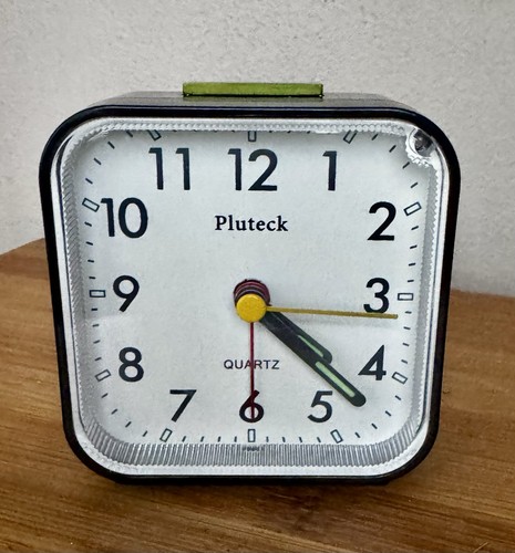 Pluteck Alarm Clock Analog Quiet-No Ticking Nightlight & Snooze Button Batteries - Picture 5 of 14