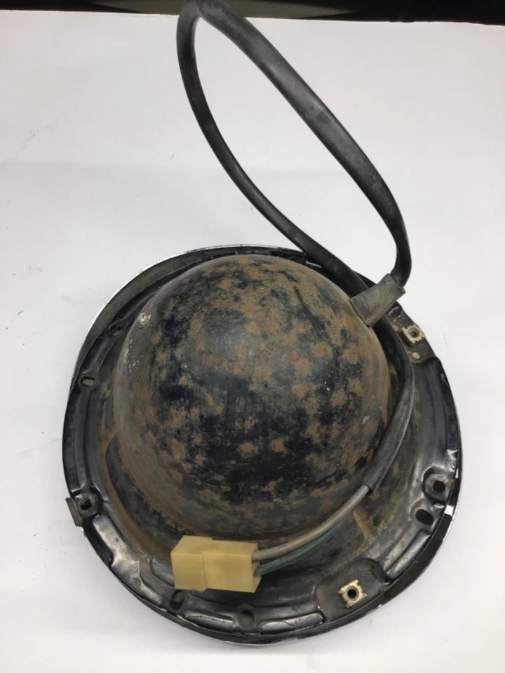 1977 年阿尔法罗密欧蜘蛛右前灯和镀铬装饰戒指 — 第 4/4 张图片