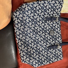 Tommy Hilfiger borsa tote in tela monogram blu navy e bianco/grigio