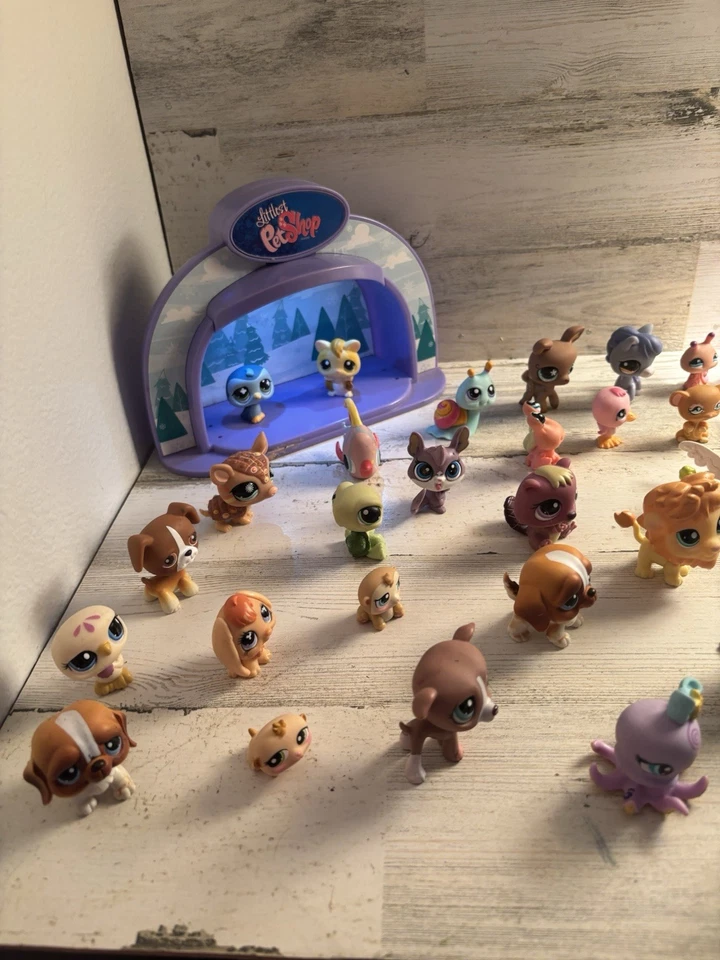 LPS Littlest Pet Shop ENORME Lote 42 Mascotas Invierno Iluminar Cúpula Perros Gatos ¡Y Más! Foto 2 de 4