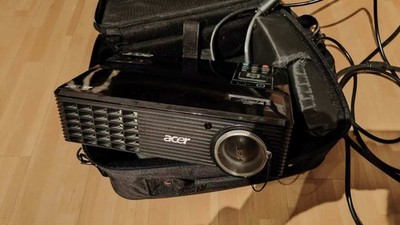 Acer X110p DLP-Projektor, 2700 ANSI-Lumen, SVGA 800x600