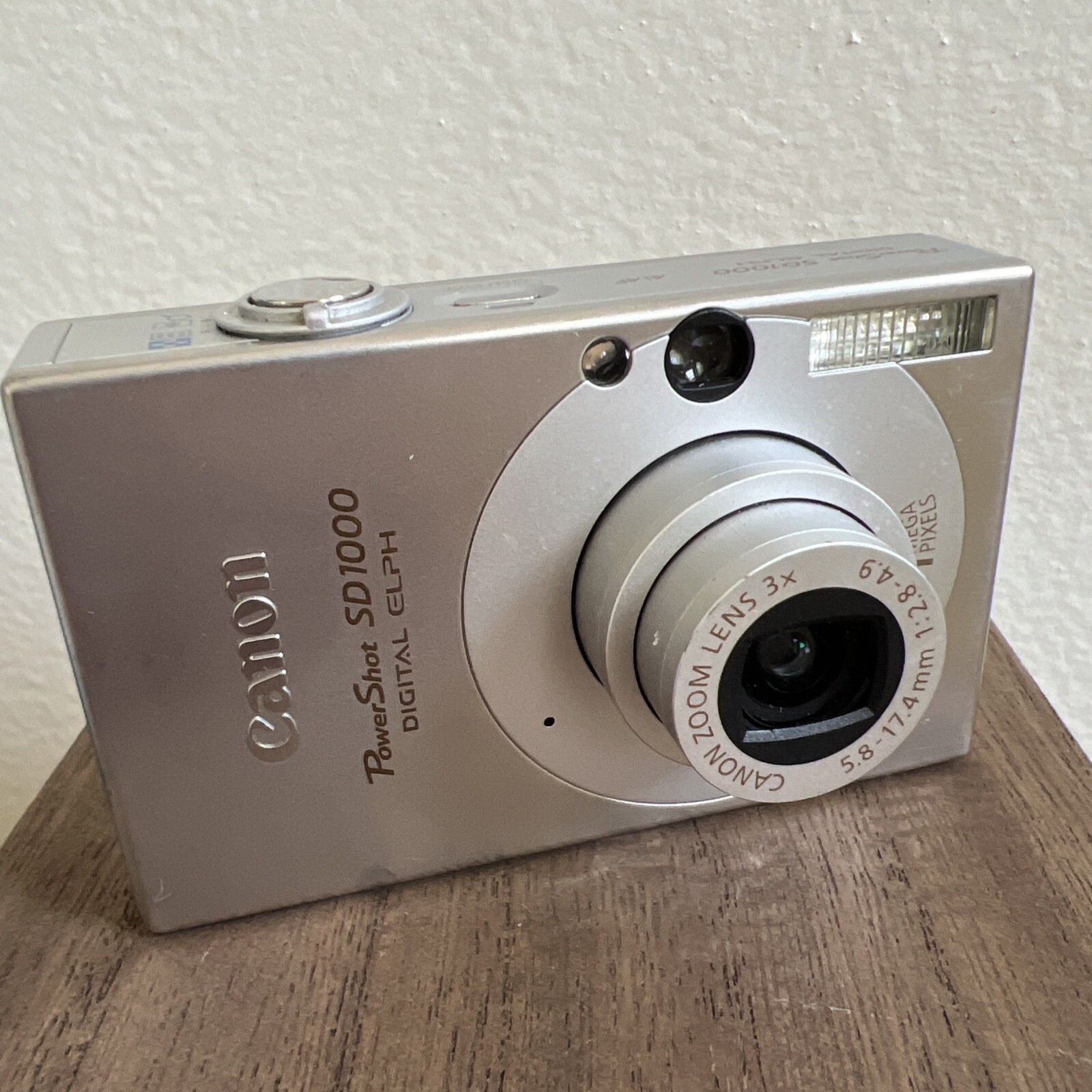Canon PowerShot SD1000 Digital Elph Silver 7.1 MP 2.5" Camera Untested
