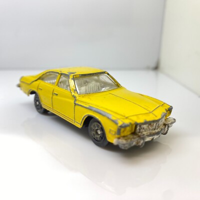CORGI BUICK REGAL WITH JACKED REAR WHEELS YELLOW GT BRITAIN JUNIOR SIZE 1:64 S