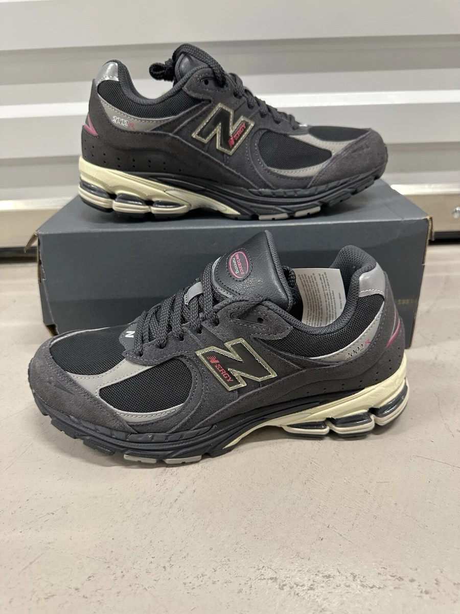 New Balance 2002R Magnet Gray Hi-Pink Men\'s Size 8.5 Shoes M2002RGV 2002R - Magnet/Hi-pink – Feature main image 4