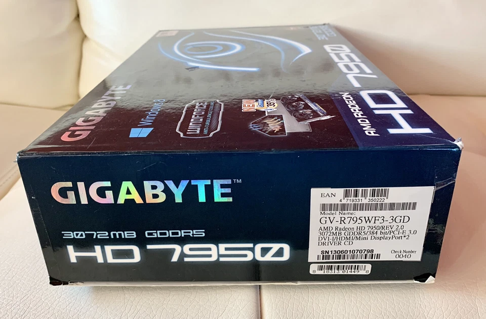 Boxed Gigabyte Radeon HD 7950 3GB PCIe HDMI Video Graphics Card +Accessories GPU - Image 4 of 4