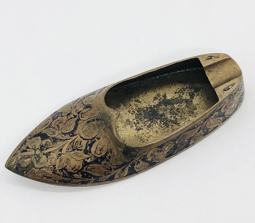 Posacenere ciabatta scarpe vintage ottone inciso India porta incenso bella patina - Foto 1 di 7