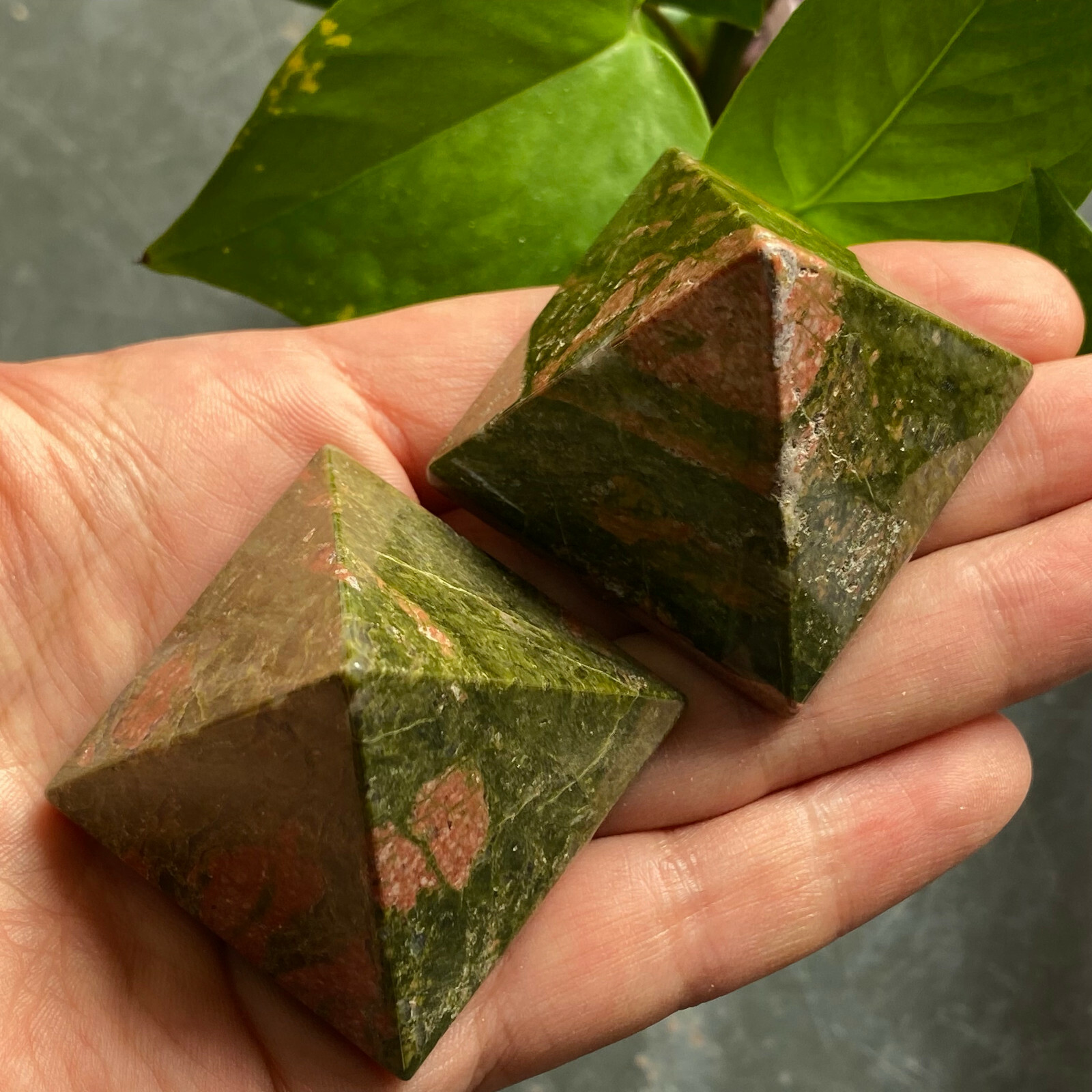 1PC Natural unakite Quartz Pyramid Carved Crystal Point Reiki healing 40mm