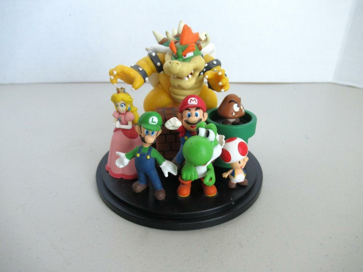 スーパーマリオ　SUPER MARIO club nintendo フィギュア Exclusive Club Nintendo Platinum Award 2010 Super Mario