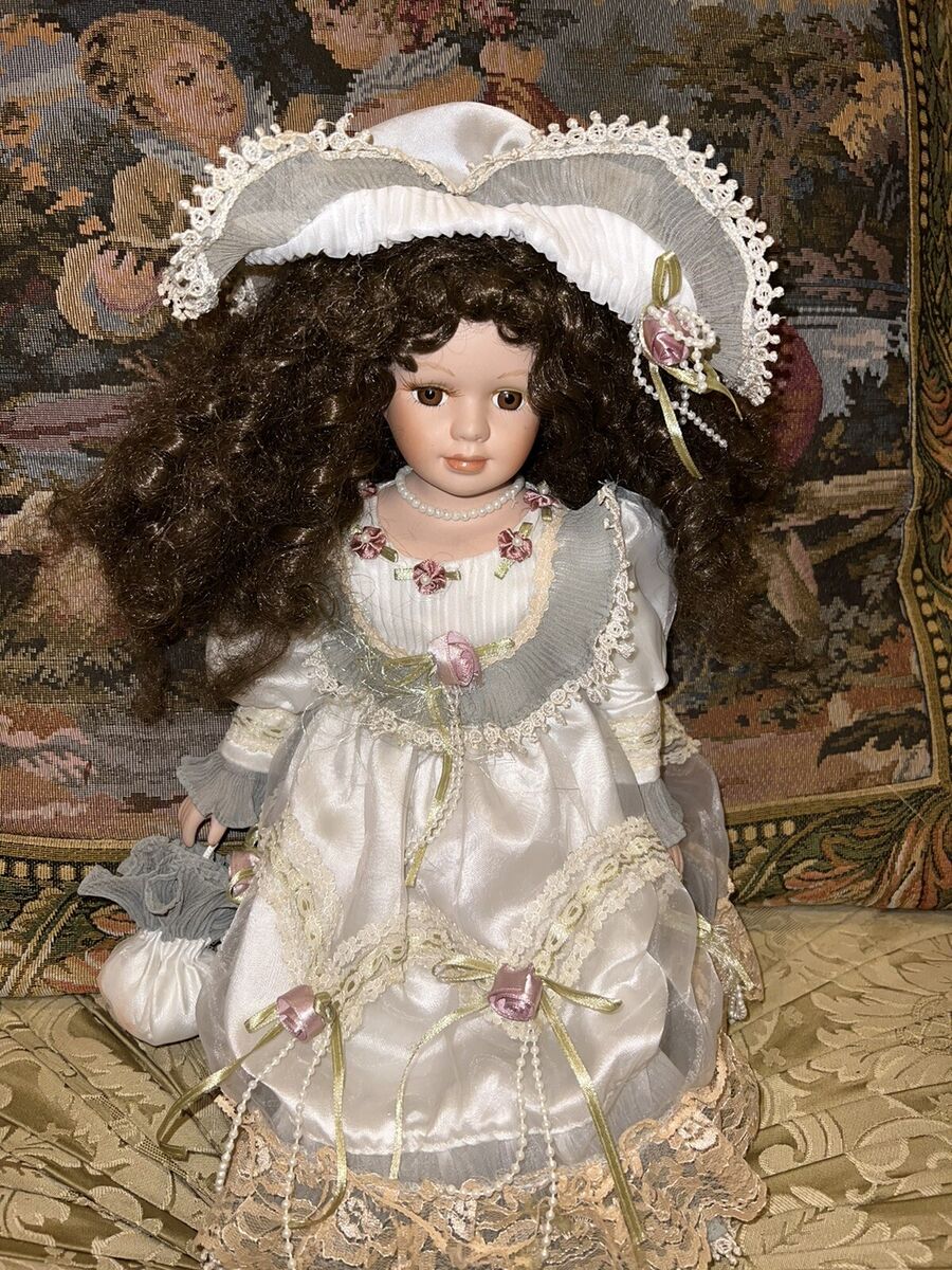 * antique doll ❀ 羽根のお帽子のすてきな ミニョネット antique doll ❀ 羽根のお帽子のすてきな ミニョネット - メルカリ