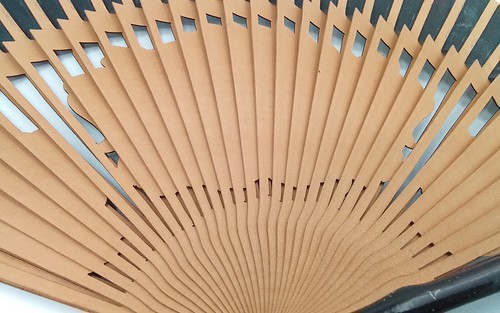 VINTAGE WOOD SILK HANDPAINTED HWND FAN GOLD BLACK PURPLE FLORAL ASIAN DECOR ART - Picture 11 of 18