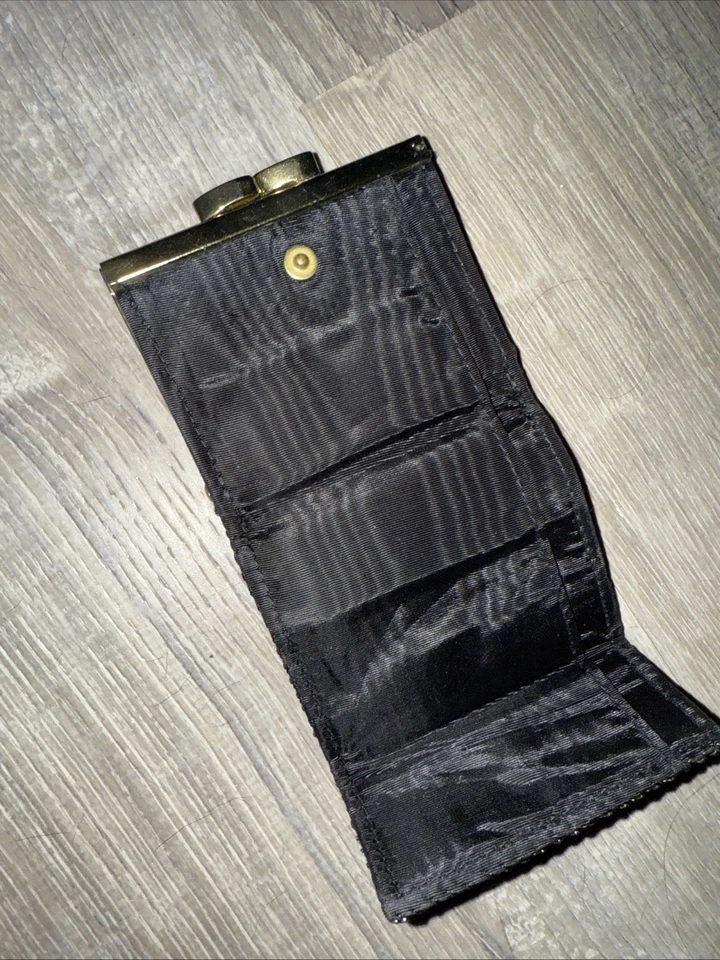 Cartera plegable de malla blanca Whiting and Davis con bloqueo de beso vintage Foto 4 de 4