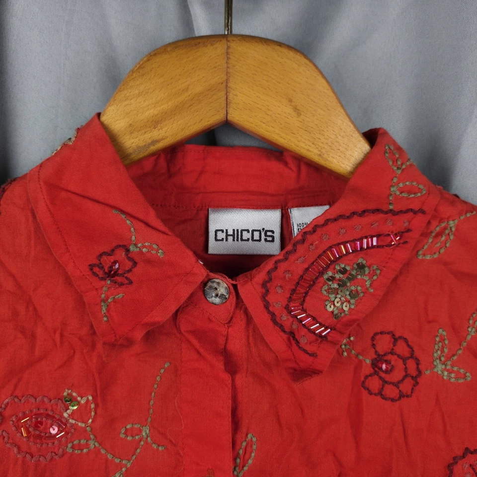 Blusa Chico’s Mujer Talla 1 Med Roja Bordada Top Paisley Lentejuelas Abotonada Foto 2 de 4