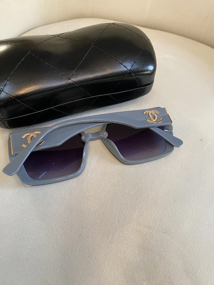 Gafas de sol Chanel para mujer de gran tamaño con acento gris/dorado y lentes marrones Foto 4 de 4