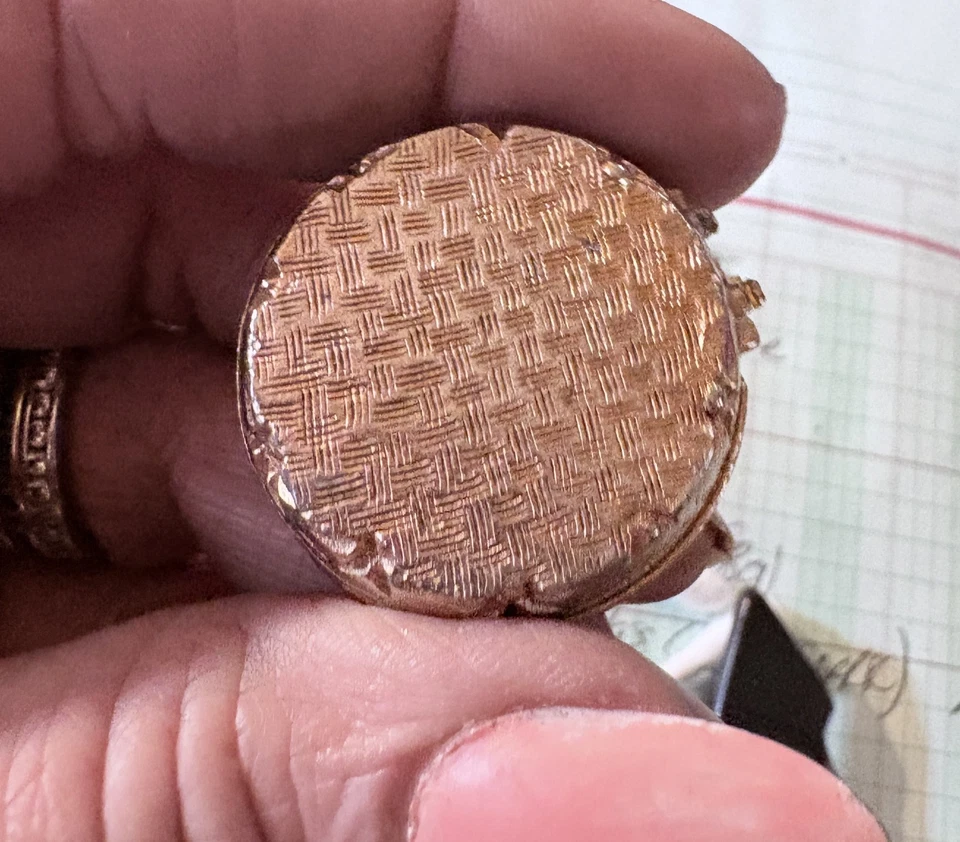 vintage starburst red rhinestone pill box snuff box gold tone hinged 1.16 x 0.75 - Image 4 of 4