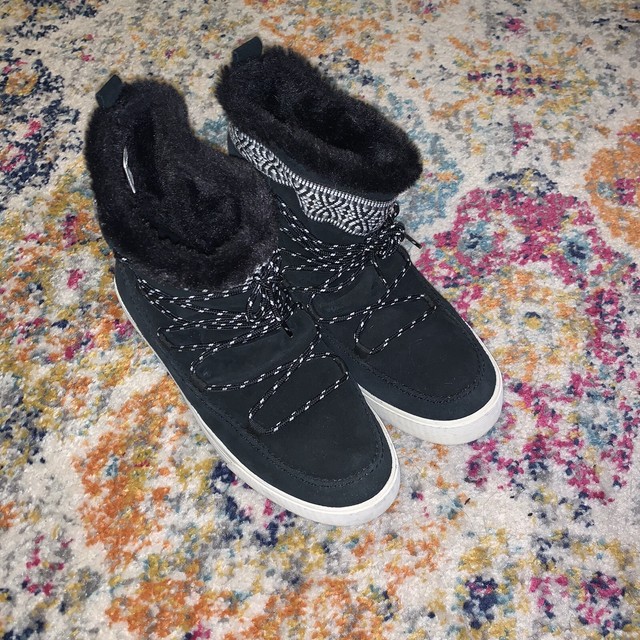 toms shoes with fur inside