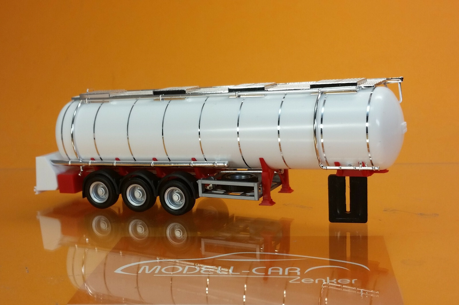 Herpa 076463-002 Lebensmitteltankauflieger Feldbinder  32m³ Chassis rot 1:87 !