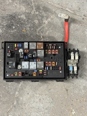 Vauxhall Astra J Mk6 2009-15 1.6 Petrol 113Bhp Fuse Relay Box 13302311 C11000139