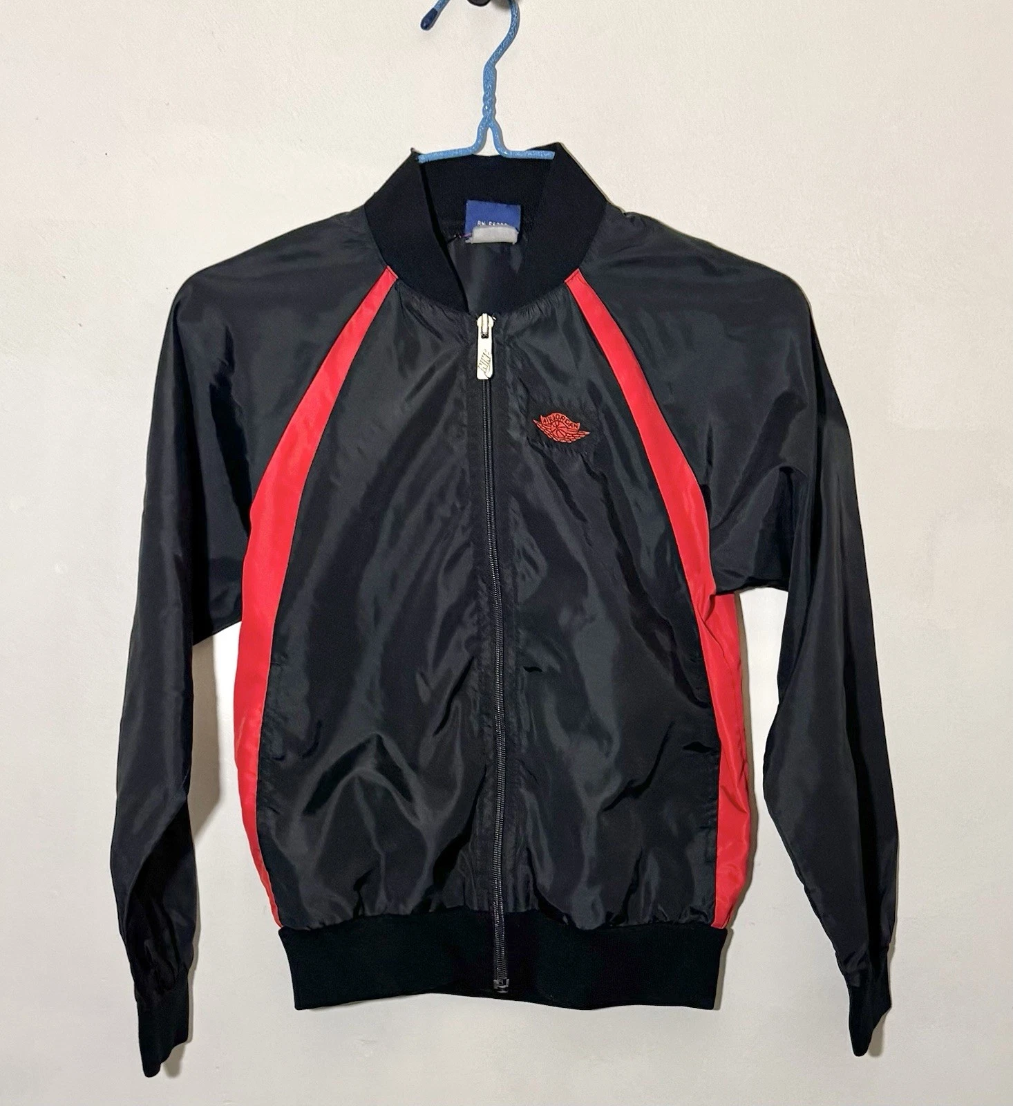 Boys Youth Vintage 80’s 1985 Nike Air Jordan 1 Wings Bred Track Jacket sz M
Opens in a new window or