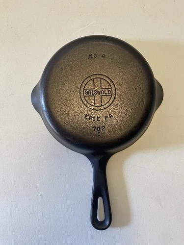 Beautiful Griswold Cast-Iron #4 Skillet Sits Flat No Wobble Small Logo