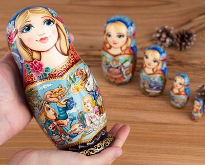 alice in wonderland nesting dolls