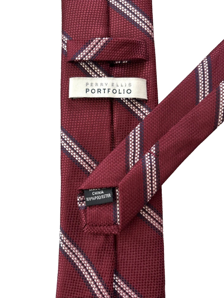 Corbata Perry Ellis Portfolio Hombre Rayas Blancas en Jacquard Borgoña 59x3" Foto 2 de 4