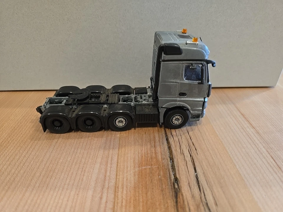 Tekno 1:53 scale Euro Mercedes Tractor Missing Pieces - Image 3 of 4