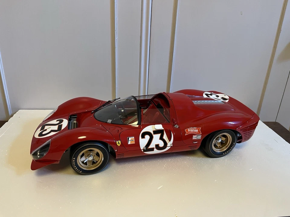 Ferrari 330 P4 1:8 IXO Models - Immagine 2 di 4