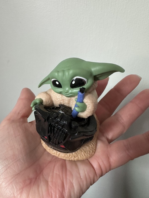 Star Wars The Bounty Collection Series 5 Grogu in Helmet Hijinks, Mandalorian