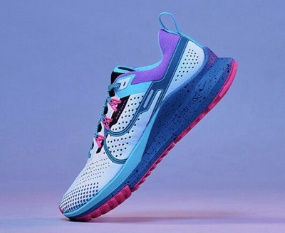Nike React Pegasus Trail 4 Sneaker / Größe UK 8 / FB7806 001 / Unisex Turnschuhe