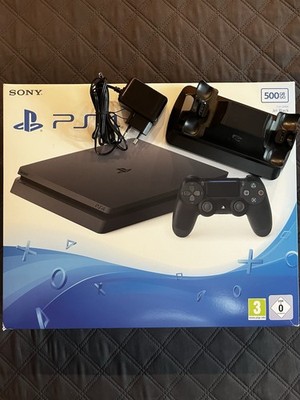 Sony PlayStation 4 Slim 500GB mit 2 Controllernn - Schwarz + Ladestatiin