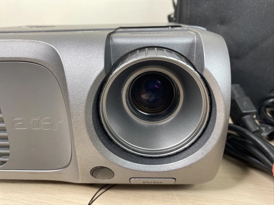 DLP PROJECTER ACER XD1170D HD WITH CARRYING CASE - Image 4 of 4