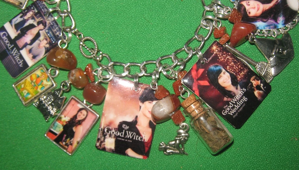 "LA BRUJA BUENA" - PULSERA CON ENCANTO DECLARACIÓN DE ARTE ALTERADA - CARGADA - GRUESA Foto 3 de 4