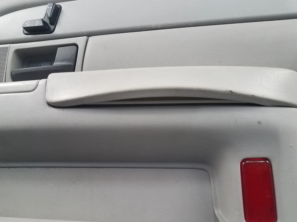 Panel de puerta delantera derecha Grand Marquis/Corwn Vic Victoria 2003 #4659 L3 Foto 3 de 4