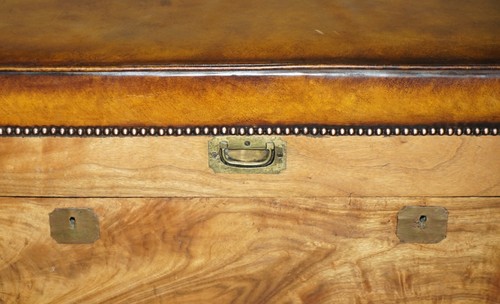 CIRCA 1880 CAMPHOR WOOD & BROWN LEATHER MILITARY CAMPAIGN STORAGE TRUNK BENCH - Picture 10 of 20