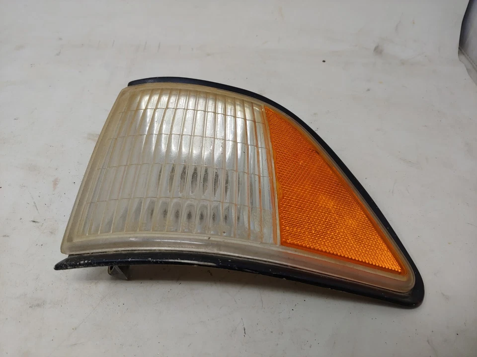 1989-1991 DODGE SPIRIT LEFT FRONT TURN SIGNAL P/N 4399617 GENUINE OEM PART - Image 3 of 4