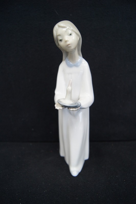LLADRO Porcelain Figurine #4868 Girl With Candle 8.25" 1974 SPAIN