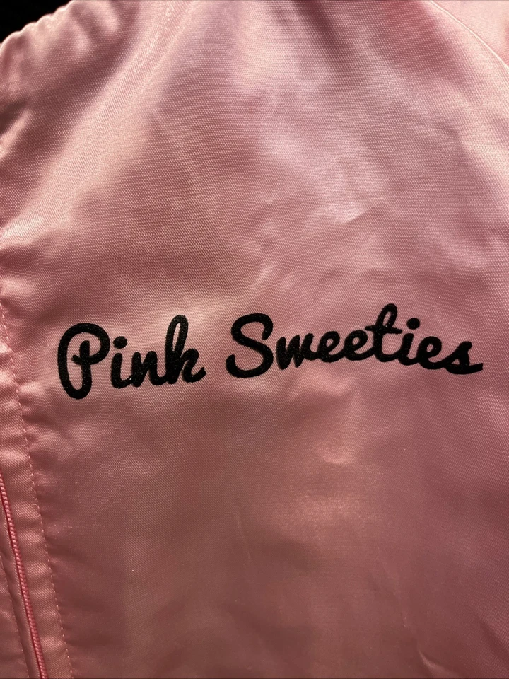 Chaqueta Universitaria Mujer Pink Spirit Halloween Grasa Rosa Sweeties Gamuza Sin Talla Foto 2 de 4