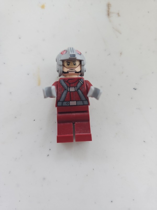 LEGO Star Wars sw0619 T-16 Skyhopper Pilot Minifigure 75081 maroon red rebel 1X