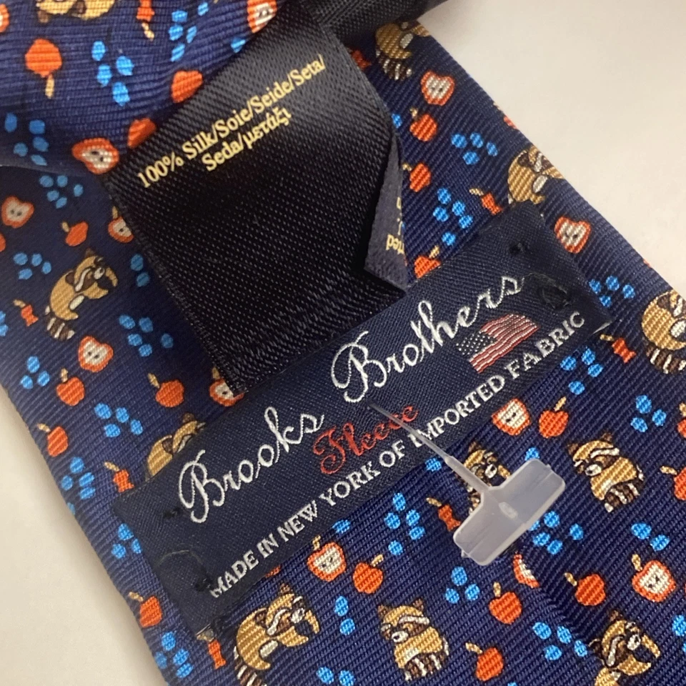 Corbata BROOKS BROTHERS POLAR ROJA Niños Repp Seda Azul Estampado Mapache EE. UU.   A50 Foto 4 de 4