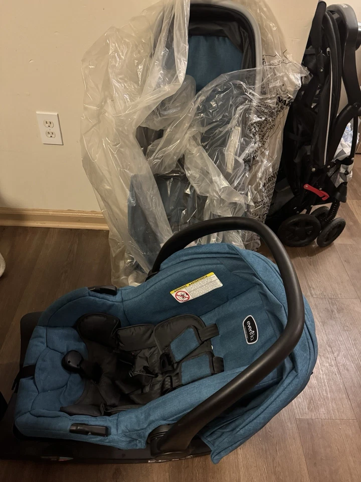 Cochecito de bebé Baby Carriage Essentials nuevo estado y nuevo bueno para usar Foto 3 de 3