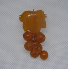 Alte Brosche Weinblatt und Traubengruppe Fass...