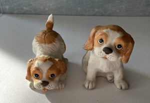 Vintage Pair of Homco King Charles Caviler Spaniel Puppy Dogs Porcelain Cute!