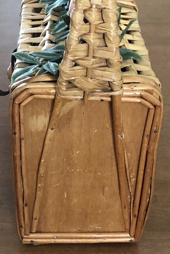 Vintage Woven Basket Picnic Basket-Purse With Handle • Closure Button • GC - Picture 7 of 12