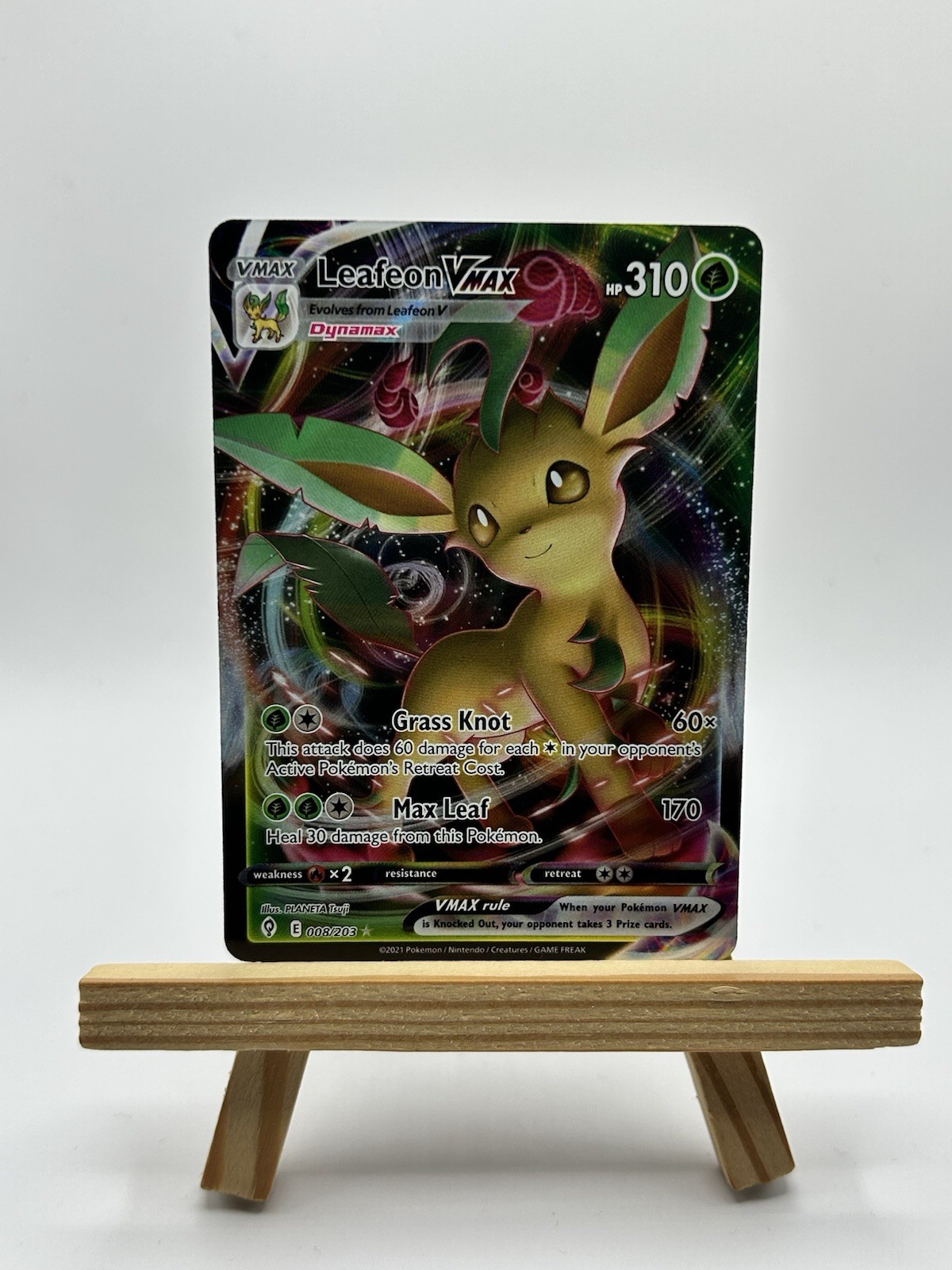 Pokemon Leafeon VMAX Evolving Skies 008/203 Trading Card NM