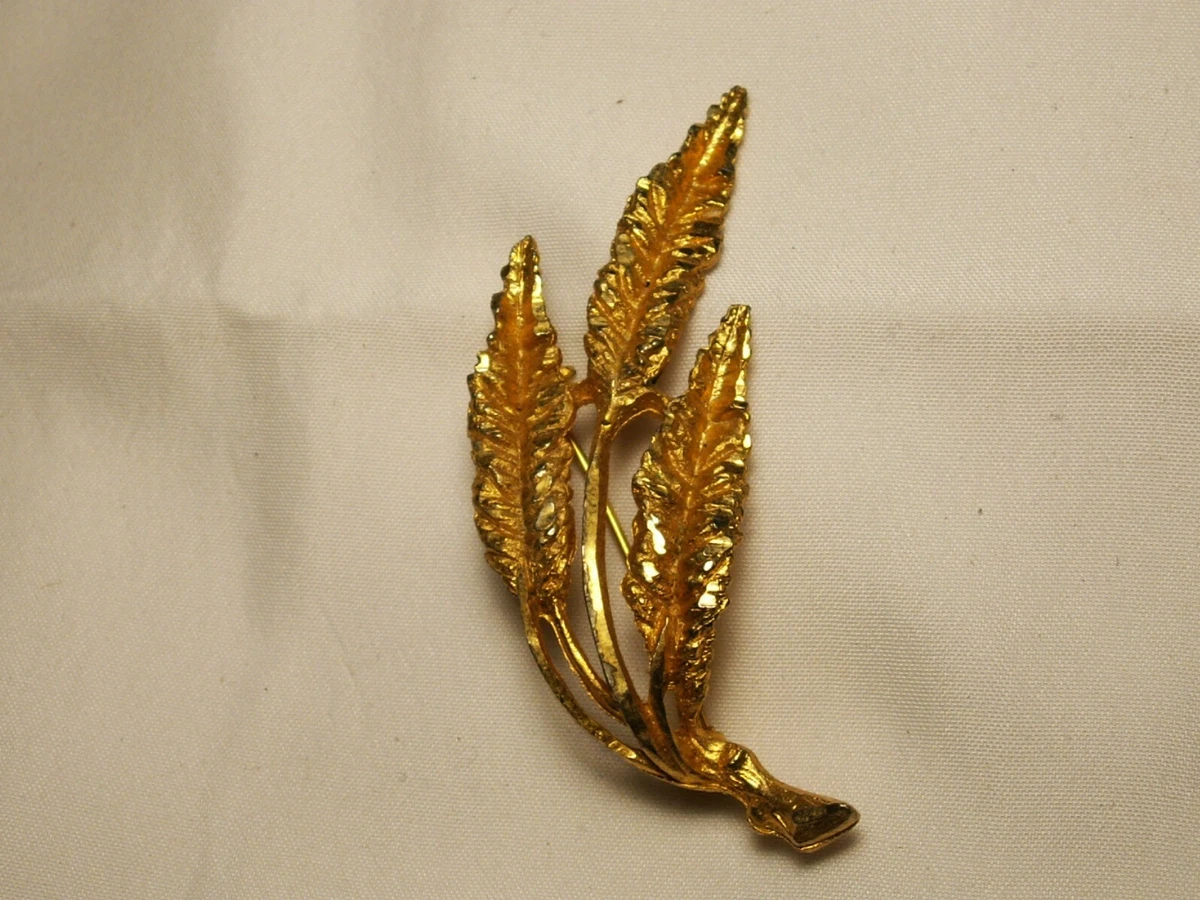Vintage BSK Gold Tone Detailed Design Leaves Leaf Brooch